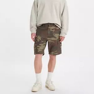 Levi Carrier Cargo Camo 9.5” Shorts (29)